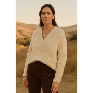 Vintage Outlander Studio Mohair Sweater Size Medium Cream Oversize Cozy V Neck